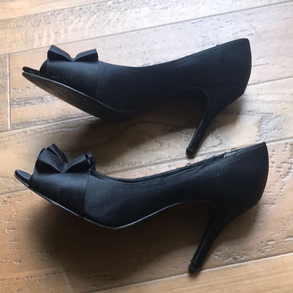 Apt. 9 Black peep toe heels with bow size 6.5 - Picture 5 of 6